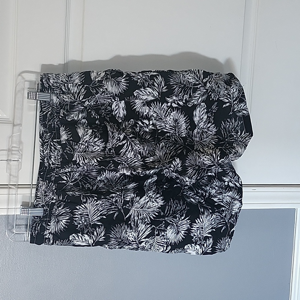 Black and White Casual Button Down Shirt and short Co-ord Tropical Floral Print - Picture 8 of 9